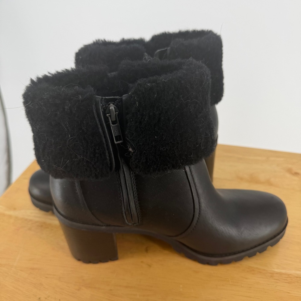 UGG Ankle Boots Womens 9 Black Leather Fur Trim Lug Block Heel Moto Core - Picture 3 of 7